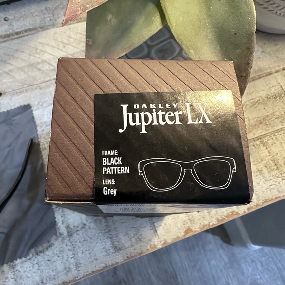 OAKLEY VINTAGE SUNGLASSES JUPITER LX BLACK PATTERN FRAME GREY LENSES like new - Picture 4 of 5